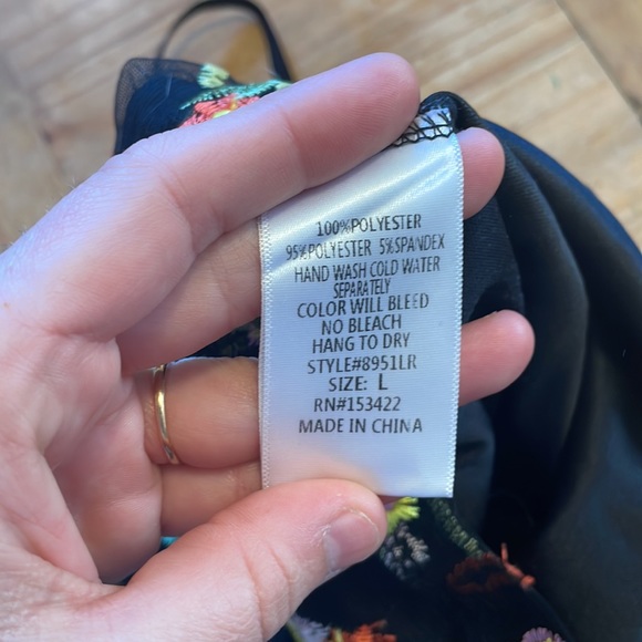 Embroidered romper - Picture 3 of 6